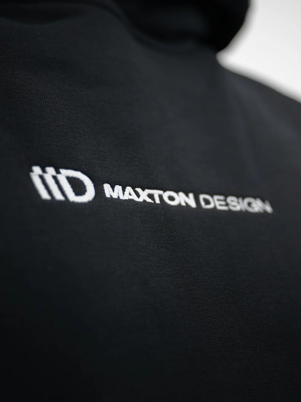 Czarna Bluza Maxton Design - Image 6