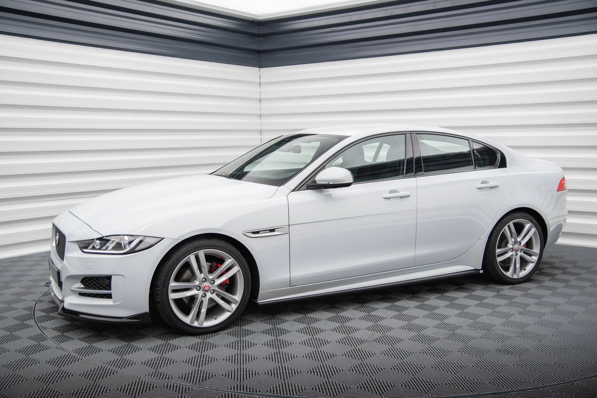 Dokładki Progów Jaguar XE R-Sport X760 - Image 2