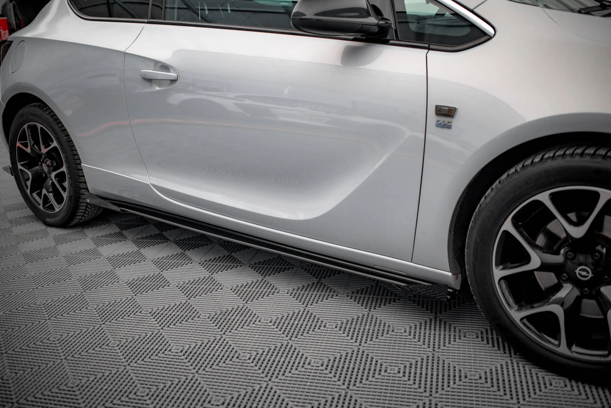 Dokładki progów Street Pro + Flaps Opel Astra GTC OPC-Line J - Image 2