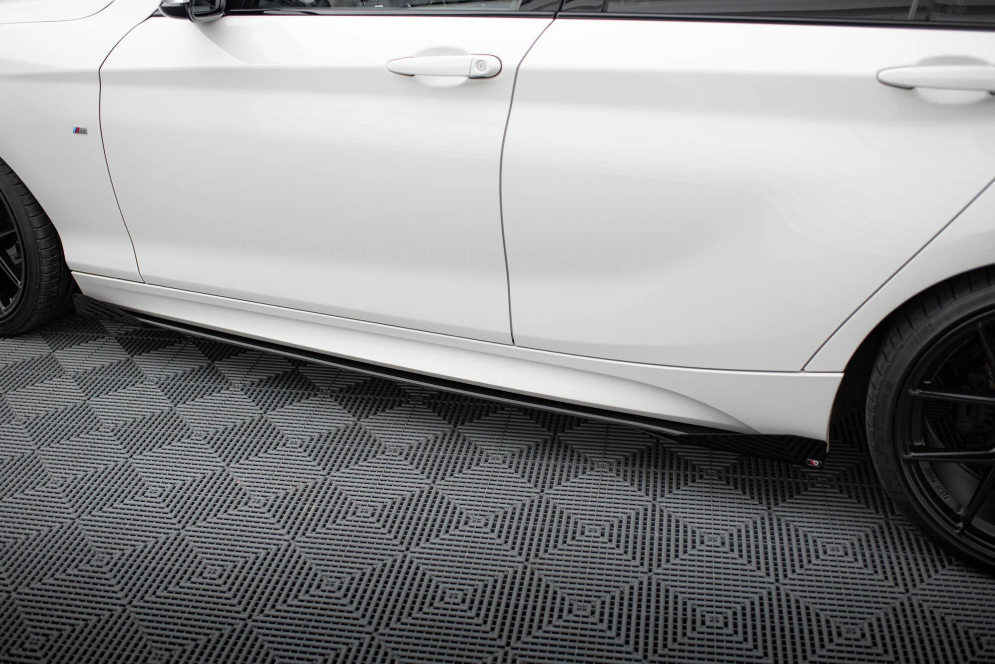 Dokładki progów Street Pro V.2 + Flapsy BMW 1 F20 M135i / M140i / M-Pack - Image 3