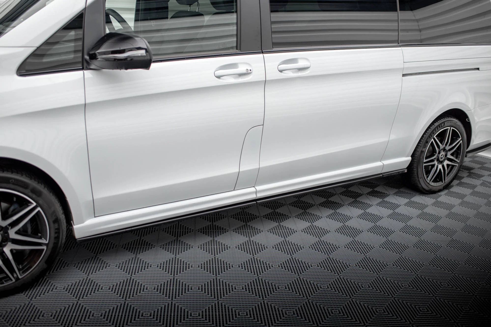 Dokładki Progów V.1 Mercedes-Benz V-Class Extra Long AMG-Line W447