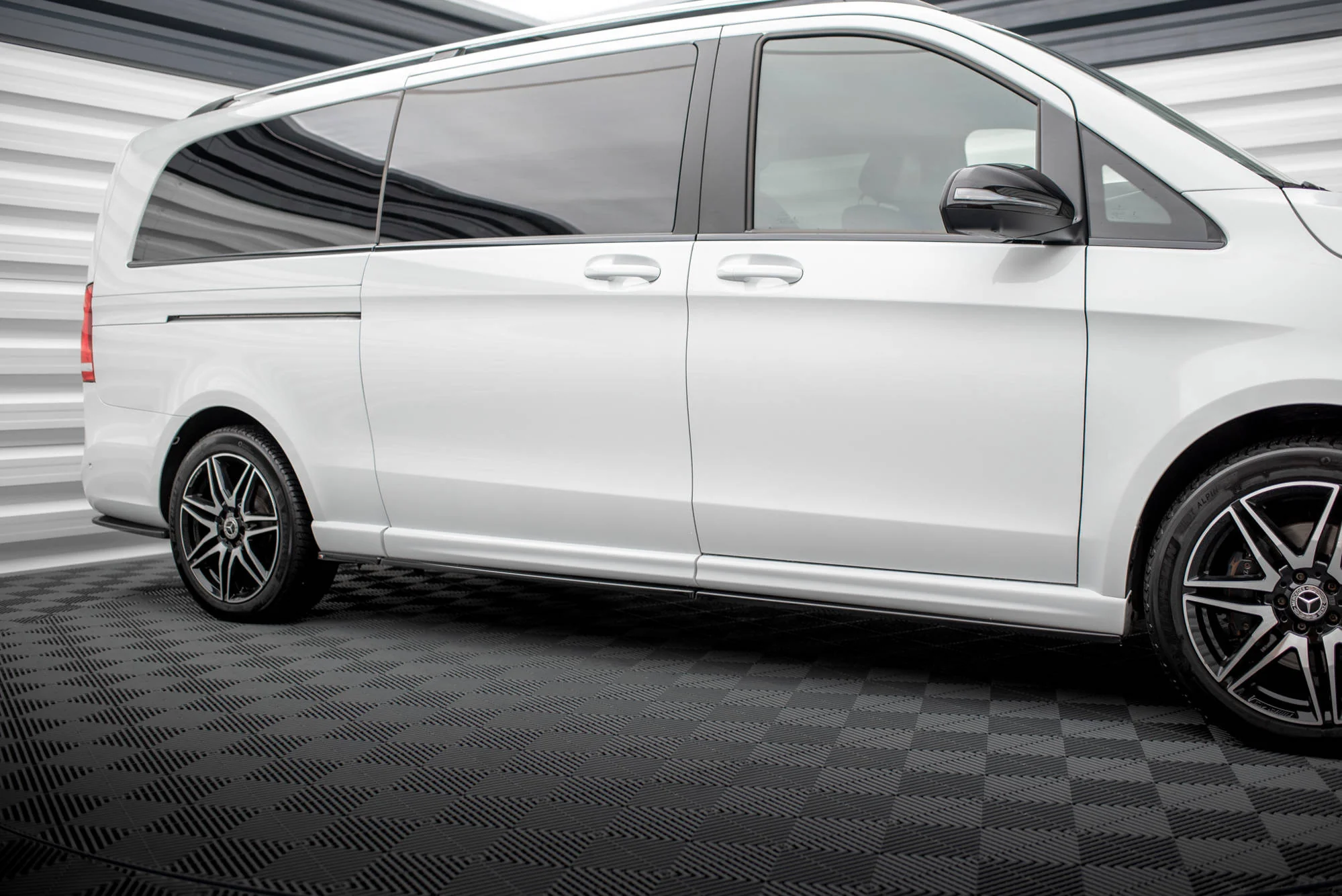 Dokładki Progów V.1 Mercedes-Benz V-Class Extra Long AMG-Line W447 - Image 2