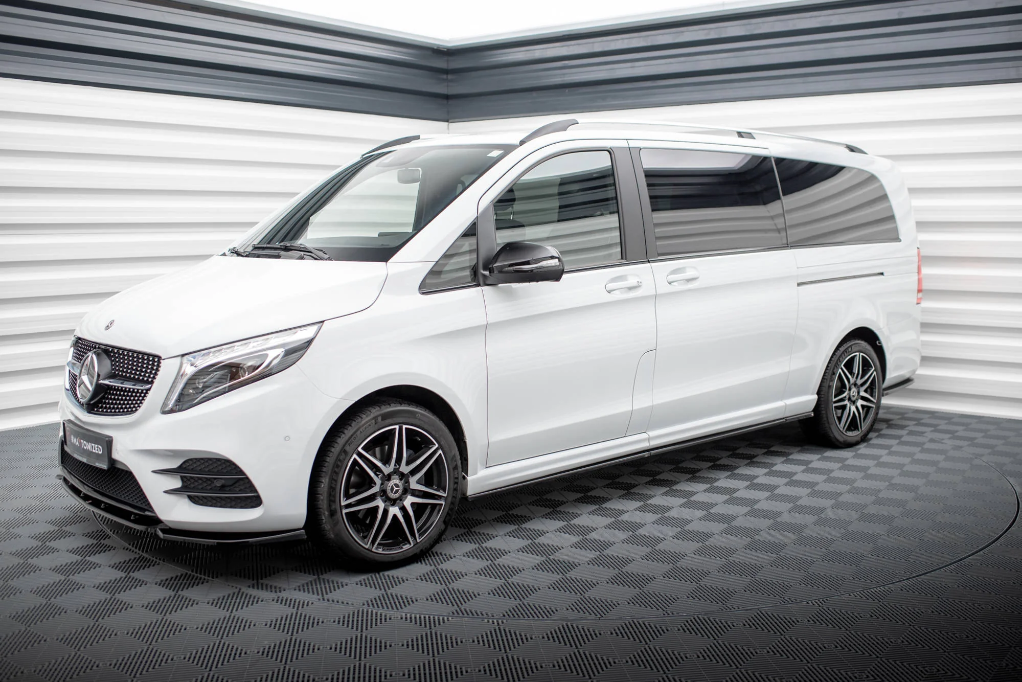 Dokładki Progów V.1 Mercedes-Benz V-Class Extra Long AMG-Line W447 - Image 3