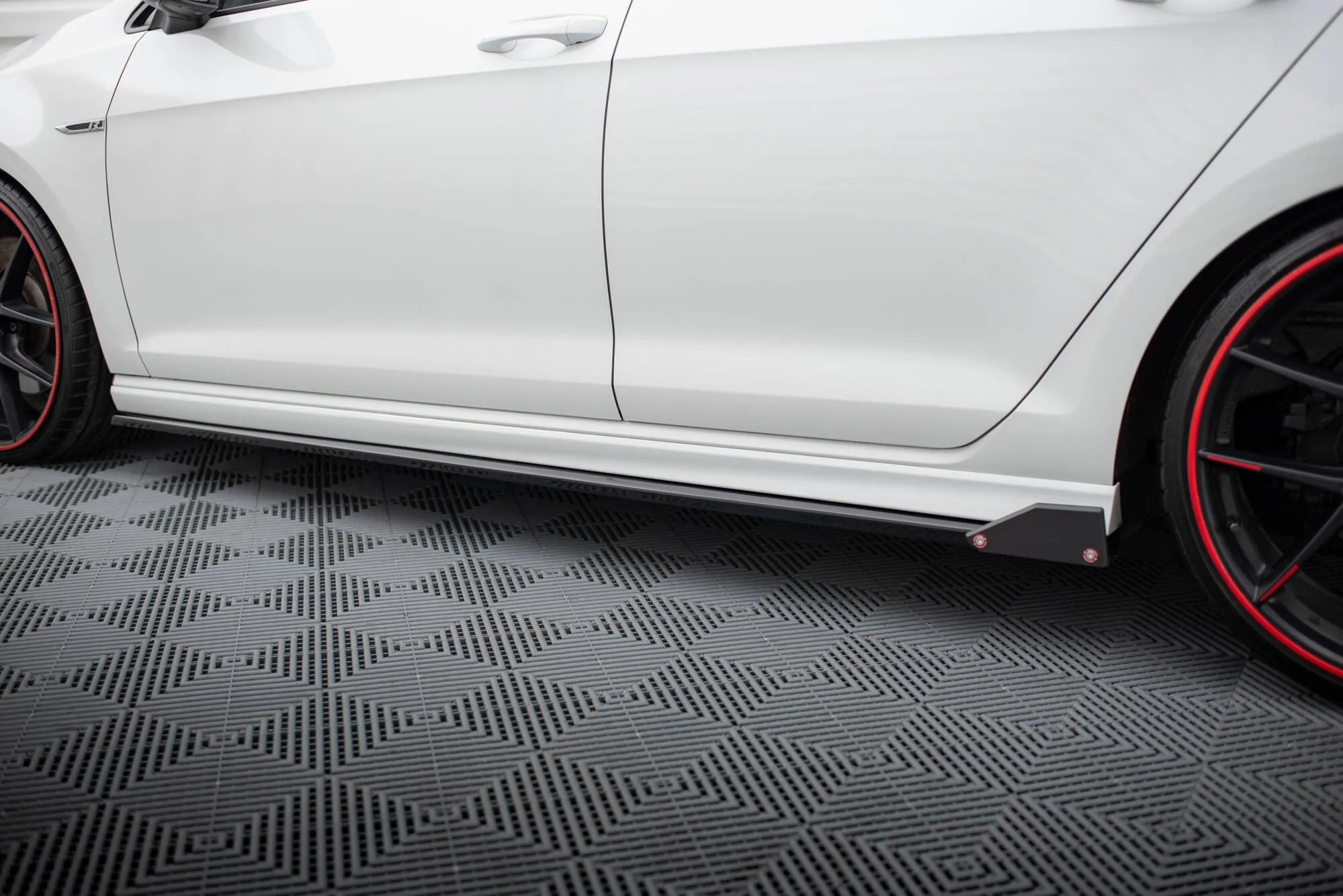 Dokładki Progów V.3+ Flaps Volkswagen Golf R / R-Line Mk7 - Image 3