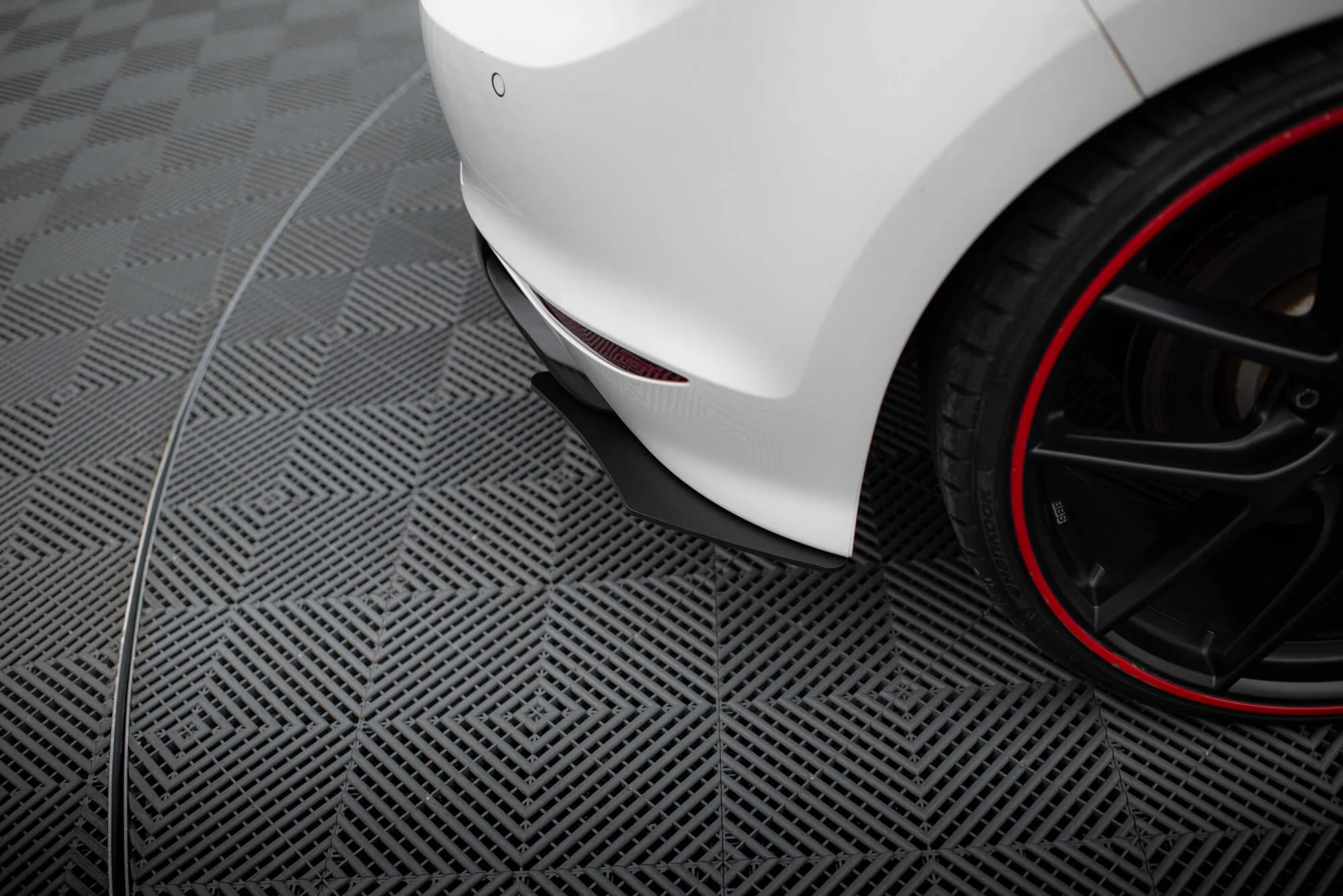 Dyfuzor Tylny i Splittery Tylne Boczne VW Golf 7 R Hatchback - Image 3