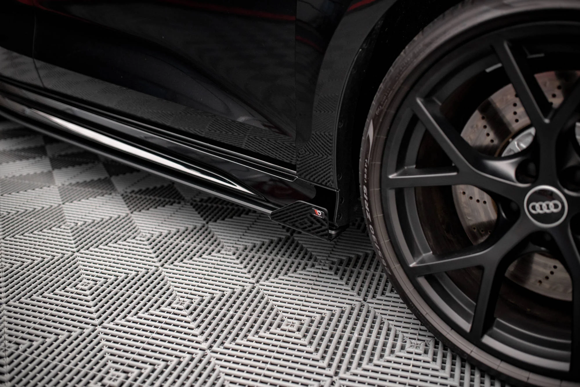 Flapsy Boczne Audi RS3 Sportback 8Y - Image 2