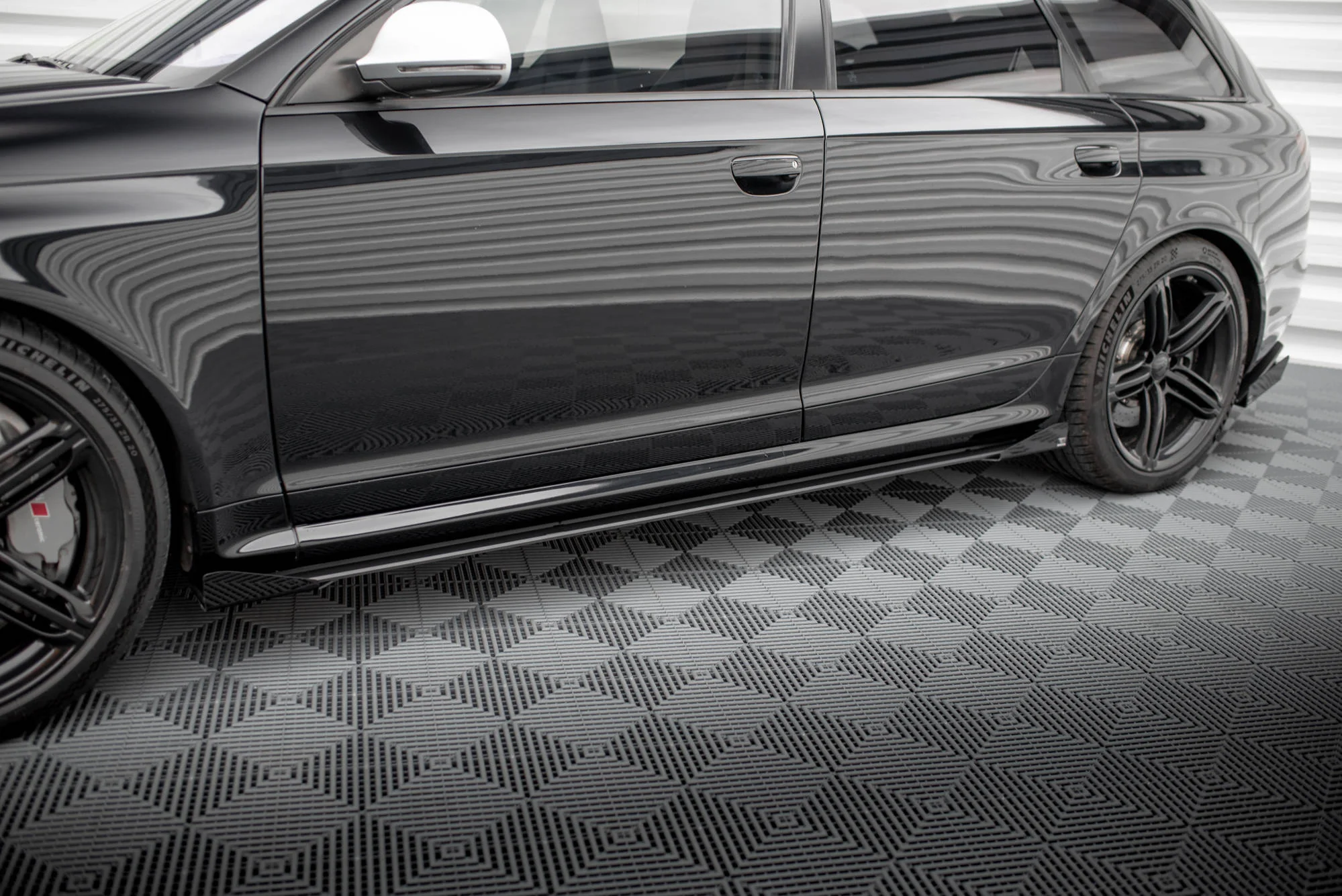 Flapsy Boczne Audi RS6 Avant C6 - Image 2