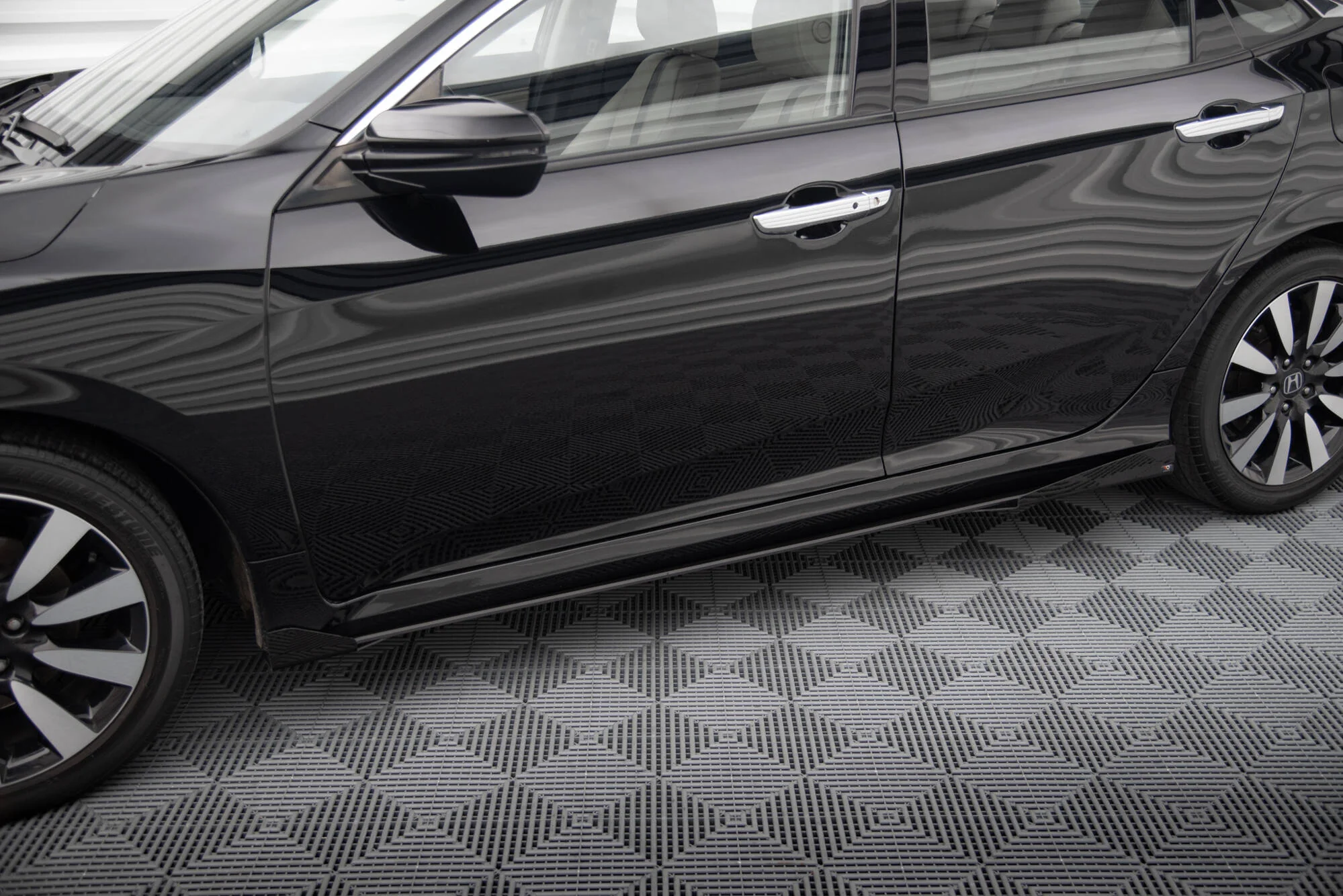 Flapsy Boczne Honda Civic Mk10 - Image 3