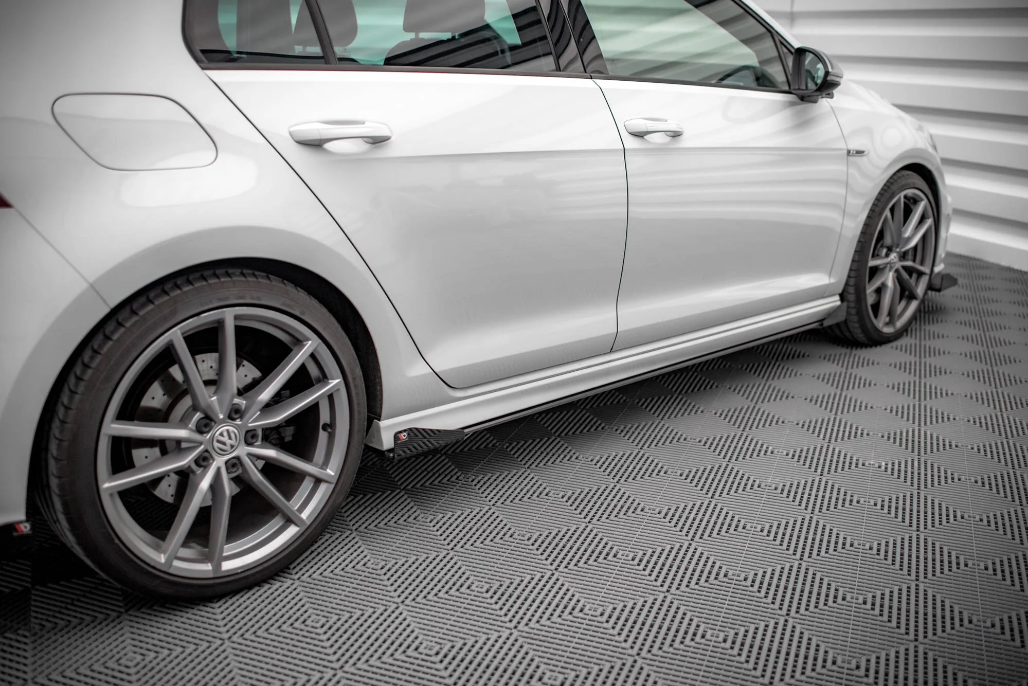 Flapsy Boczne Volkswagen Golf R Mk7 - Image 2