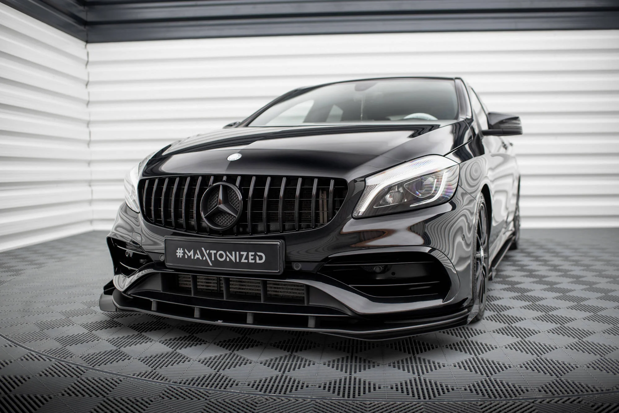 Flapsy Przednie Mercedes-Benz A AMG-Line W176 Facelift - Image 2