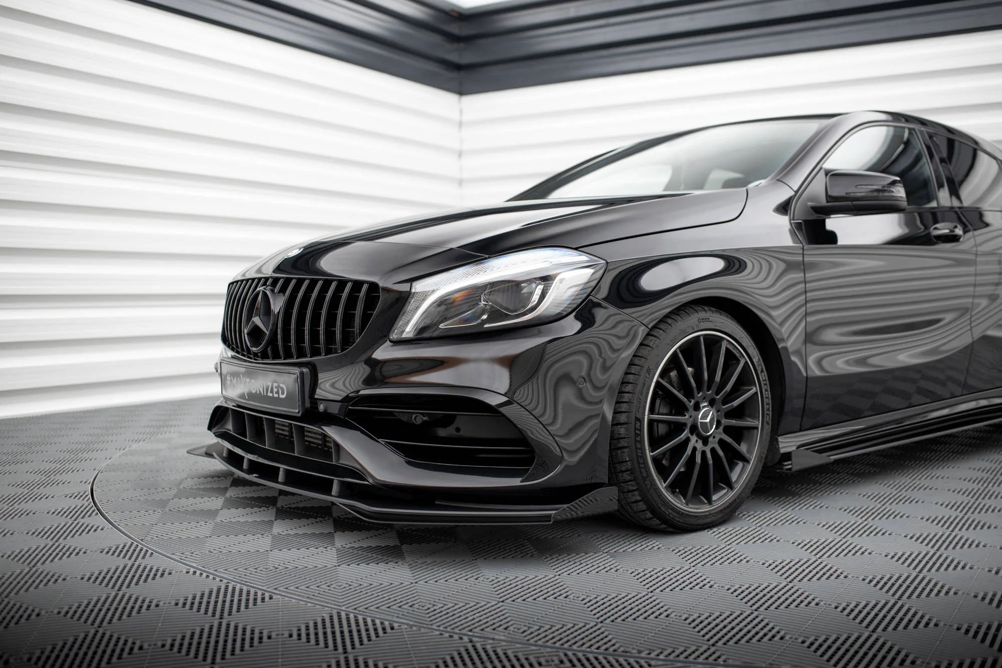 Flapsy Przednie Mercedes-Benz A AMG-Line W176 Facelift - Image 3