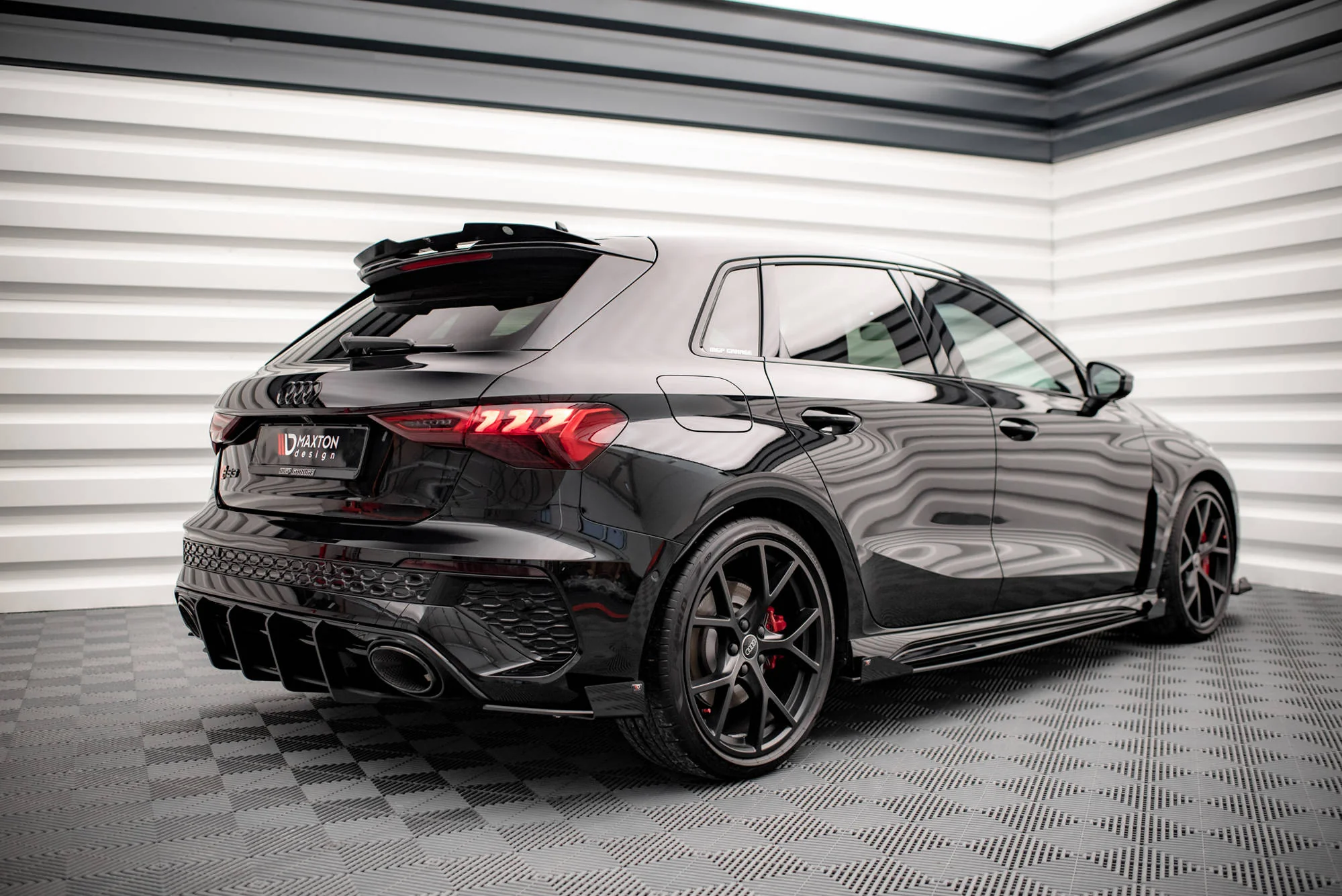 Flapsy Tylne Boczne Audi RS3 Sportback 8Y - Image 2
