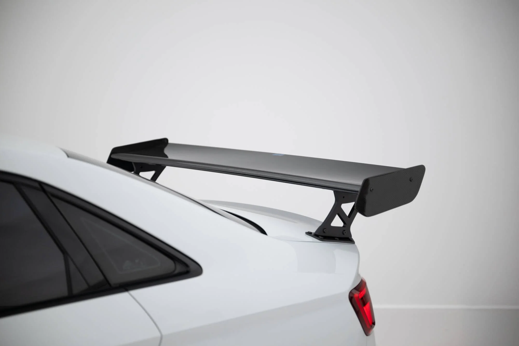 Karbonowy Spoiler Z Zewnętrznymi Wspornikami Audi A3 / A3 S-Line / S3 / RS3 Sedan 8V / 8V Facelift - Image 3