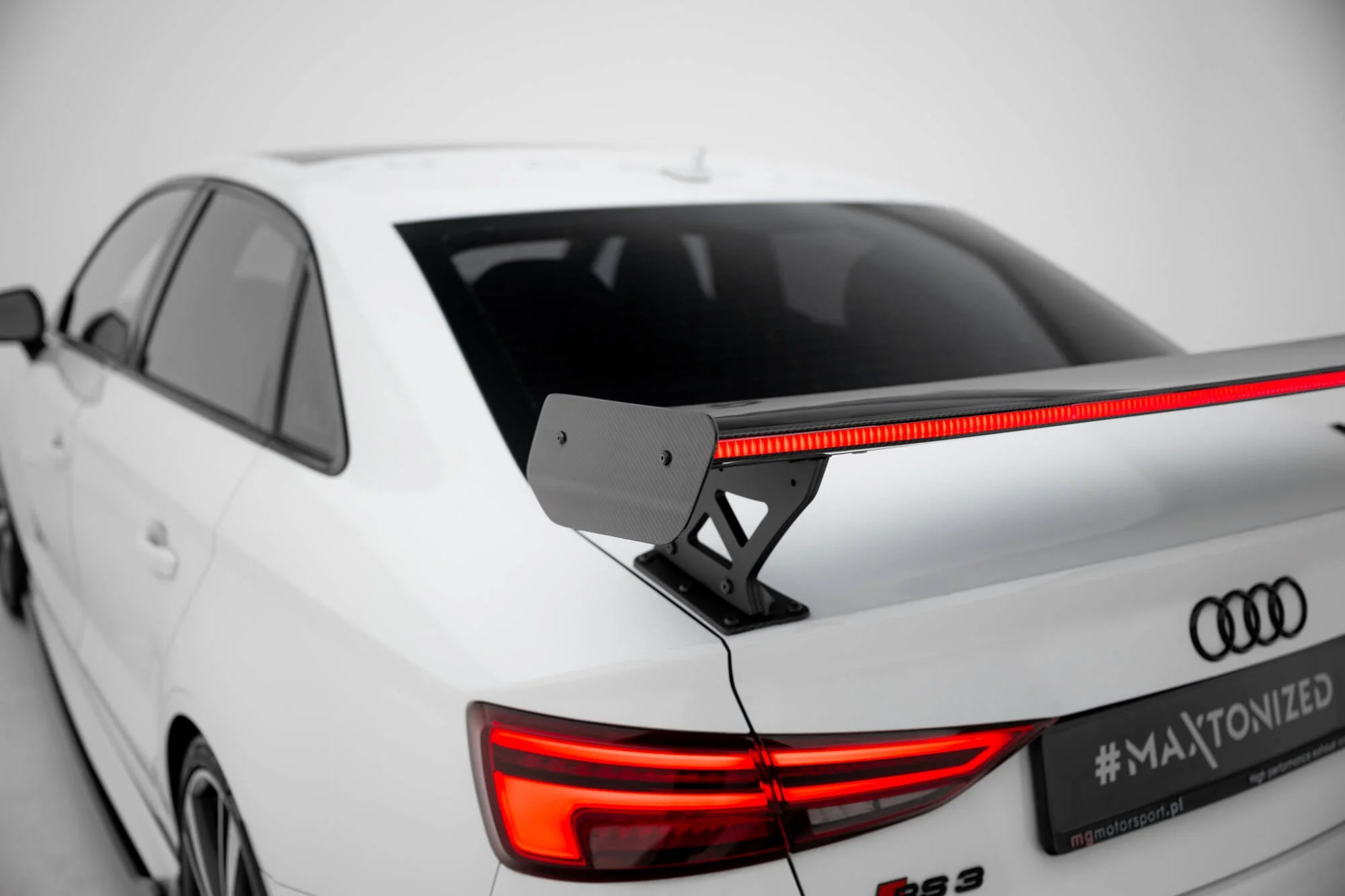 Karbonowy Spoiler Z Zewnętrznymi Wspornikami + LED Audi A3 / A3 S-Line / S3 / RS3 Sedan 8V / 8V Facelift - Image 10