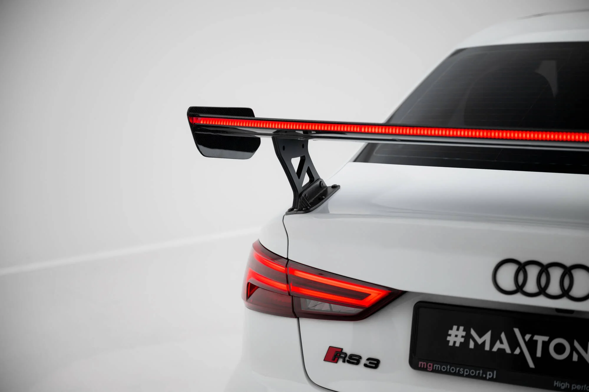 Karbonowy Spoiler Z Zewnętrznymi Wspornikami + LED Audi A3 / A3 S-Line / S3 / RS3 Sedan 8V / 8V Facelift - Image 6