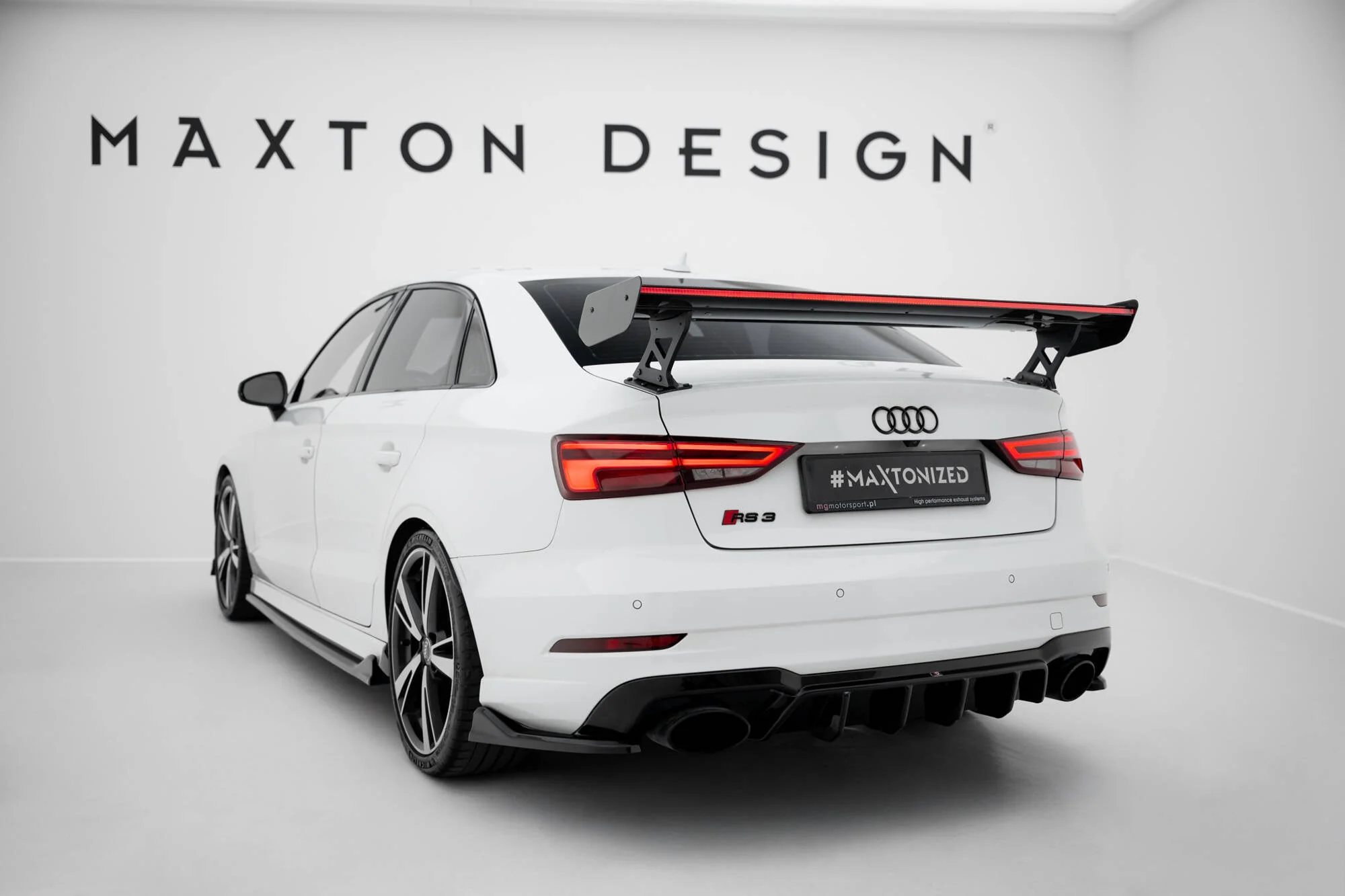 Karbonowy Spoiler Z Zewnętrznymi Wspornikami + LED Audi A3 / A3 S-Line / S3 / RS3 Sedan 8V / 8V Facelift - Image 7