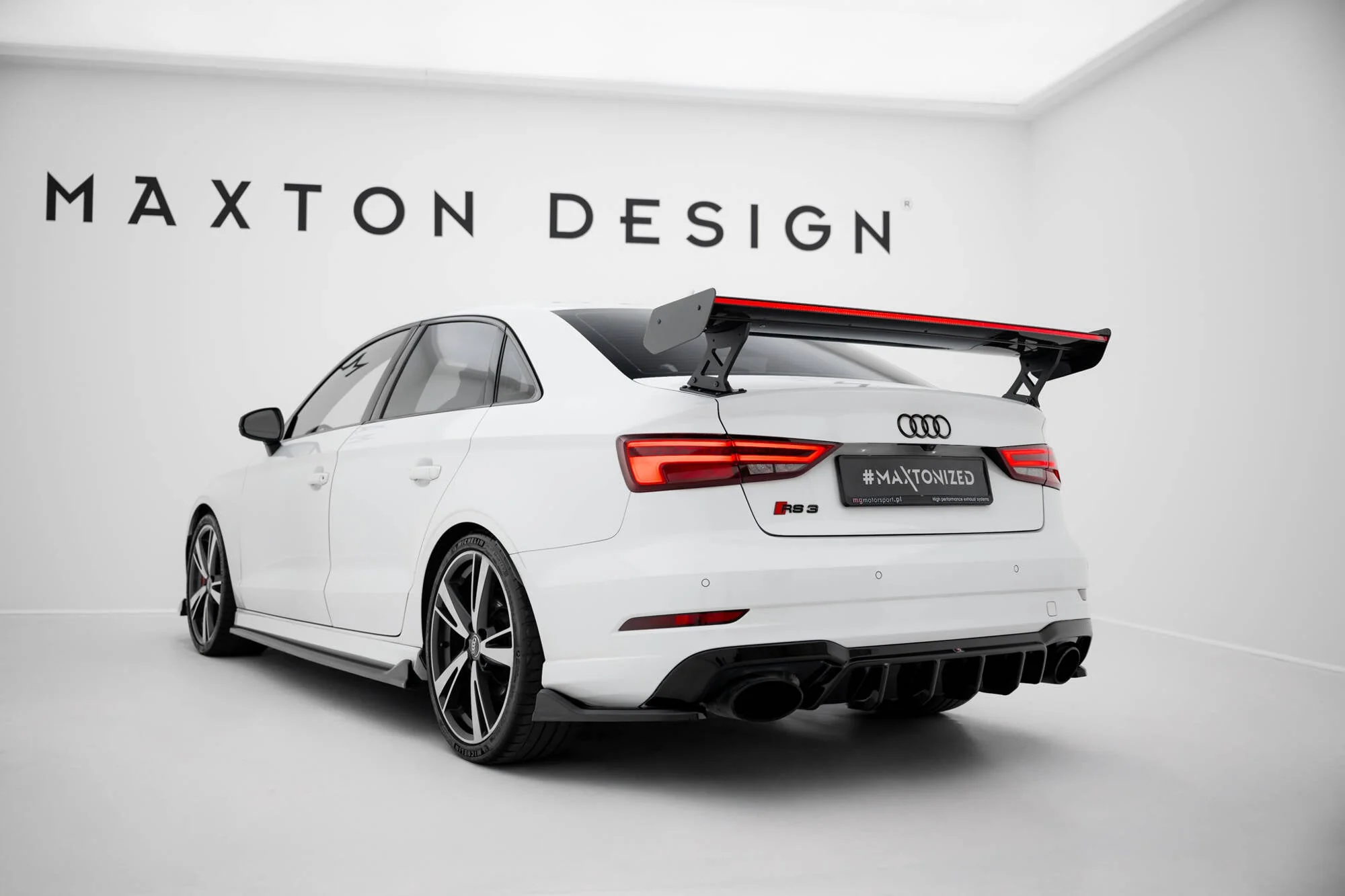 Karbonowy Spoiler Z Zewnętrznymi Wspornikami + LED Audi A3 / A3 S-Line / S3 / RS3 Sedan 8V / 8V Facelift - Image 8