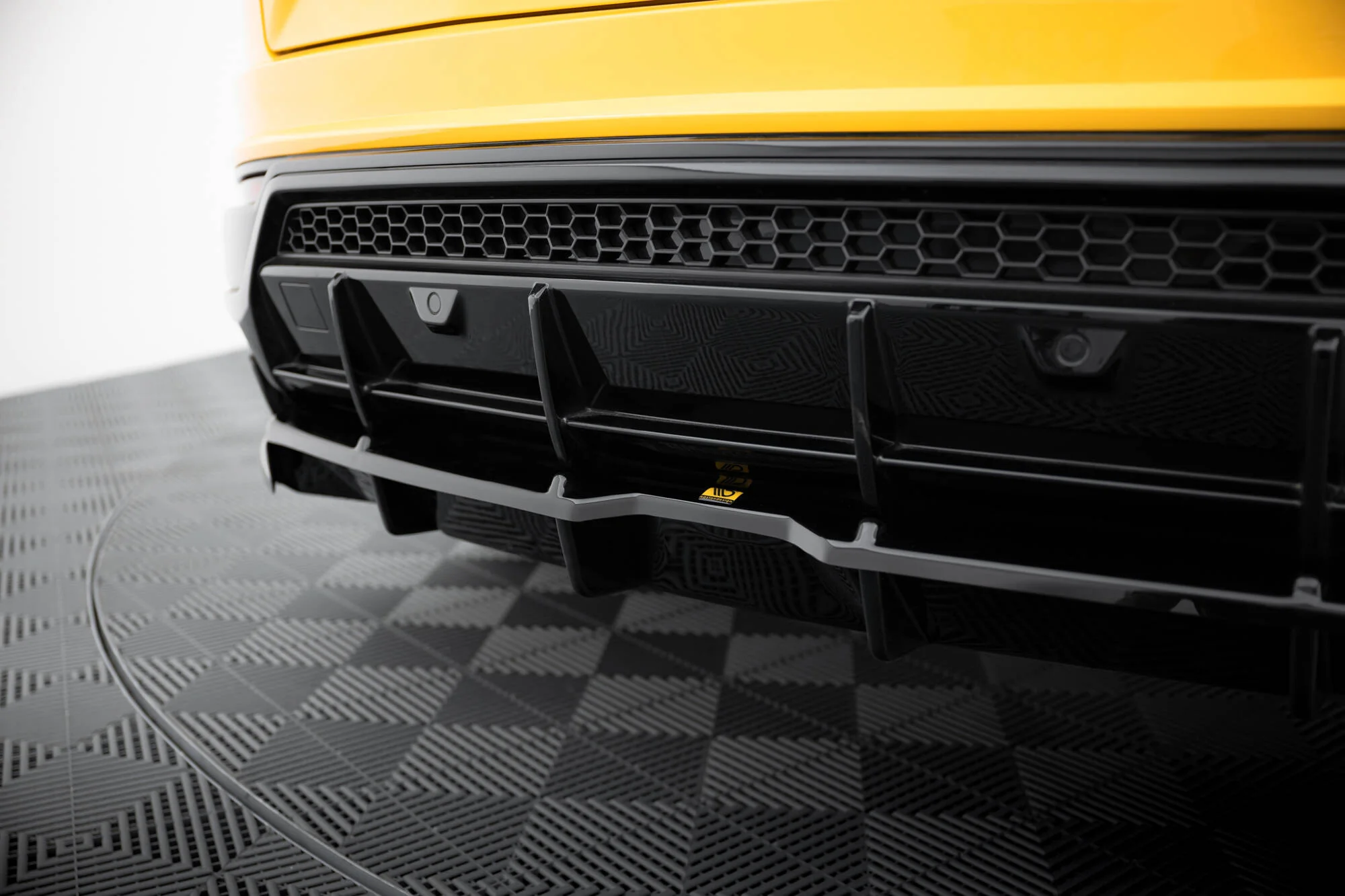 Splitter Tylny (Z Dyfuzorem) Lamborghini Urus Mk1 - Image 3