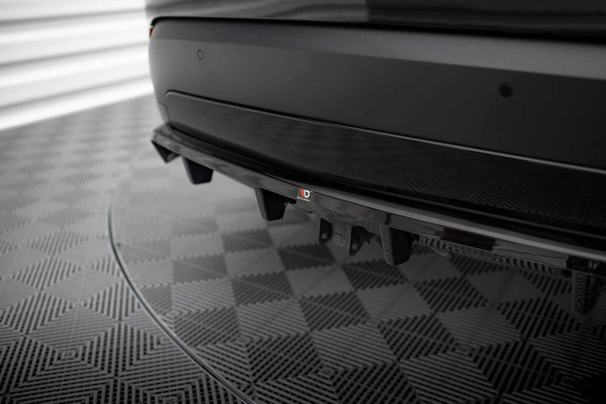 Splitter Tylny (Z Dyfuzorem) Land Rover Discovery HSE Mk5 - Image 3