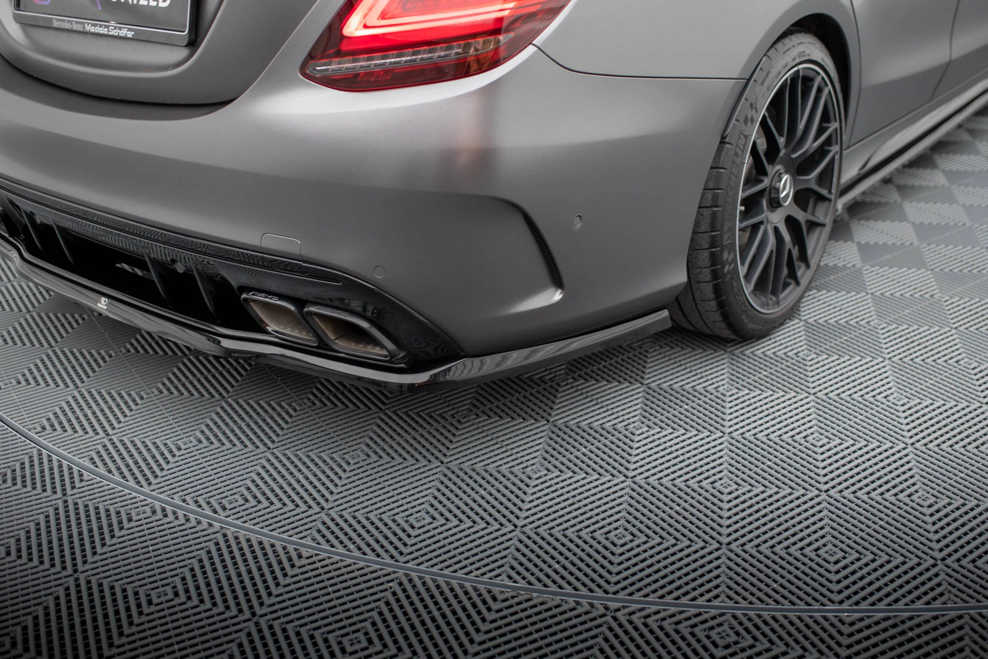 Splitter Tylny (Z Dyfuzorem) Mercedes-AMG C63 Sedan / Estate W205 Facelift - Image 4