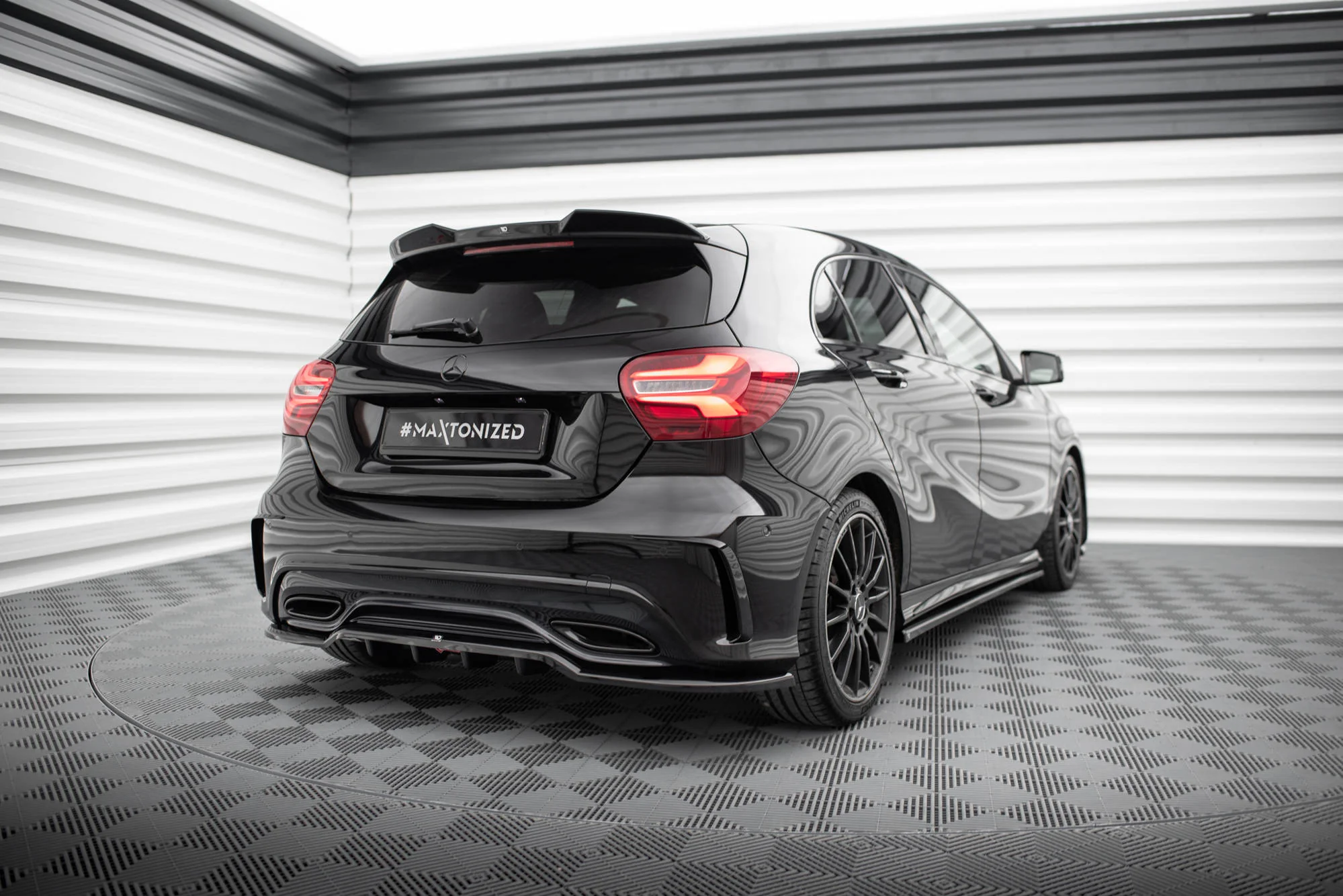 Splitter Tylny (Z Dyfuzorem) Mercedes-Benz A AMG-Line W176 Facelif - Image 3