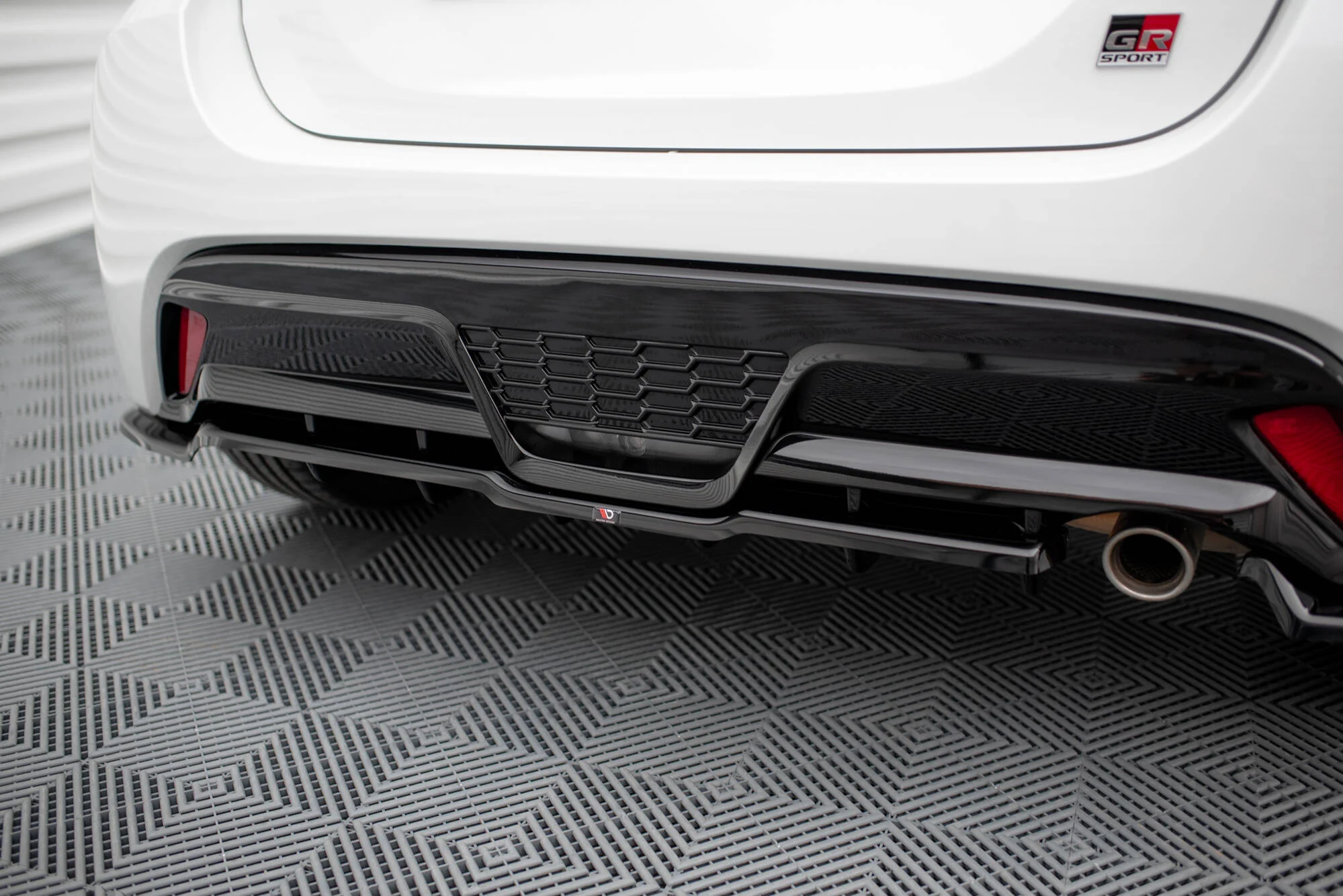Splitter Tylny (Z Dyfuzorem) Toyota Yaris GR Sport Mk4 - Image 2