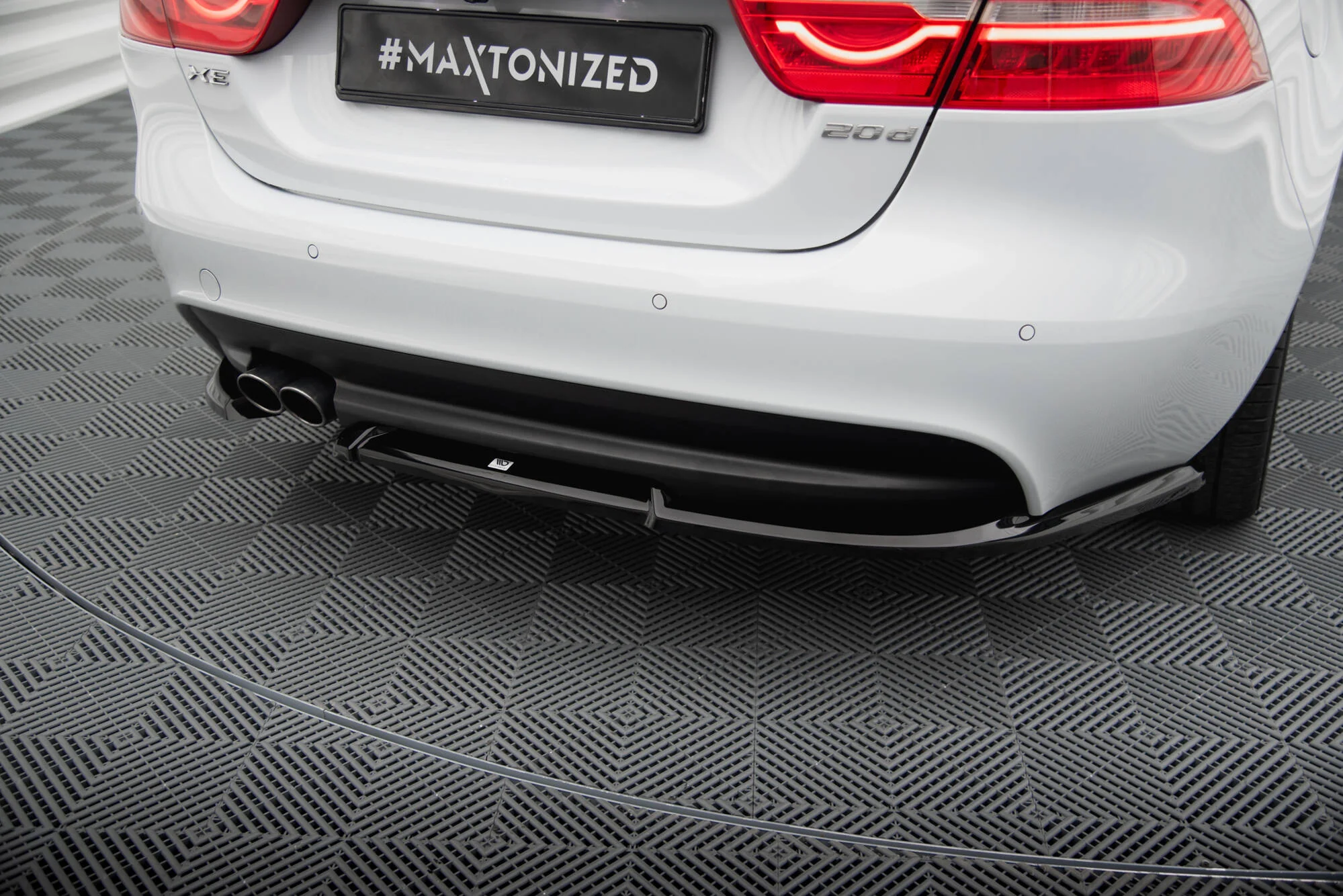 Splittery Tylne Boczne Jaguar XE R-Sport X760 - Image 2