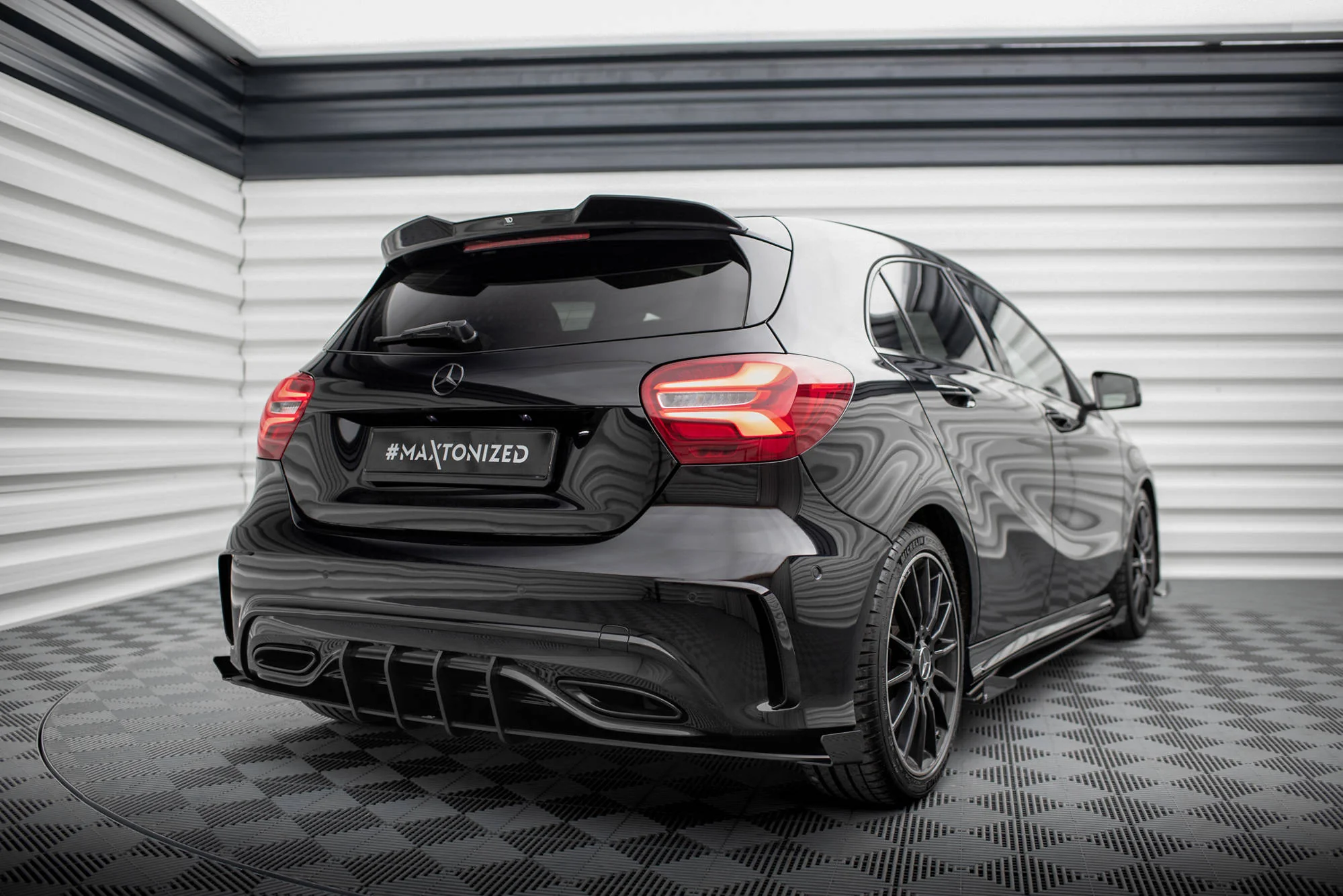 Splittery Tylne Boczne Street Pro + Flaps Mercedes-Benz A AMG-Line W176 Facelift - Image 3