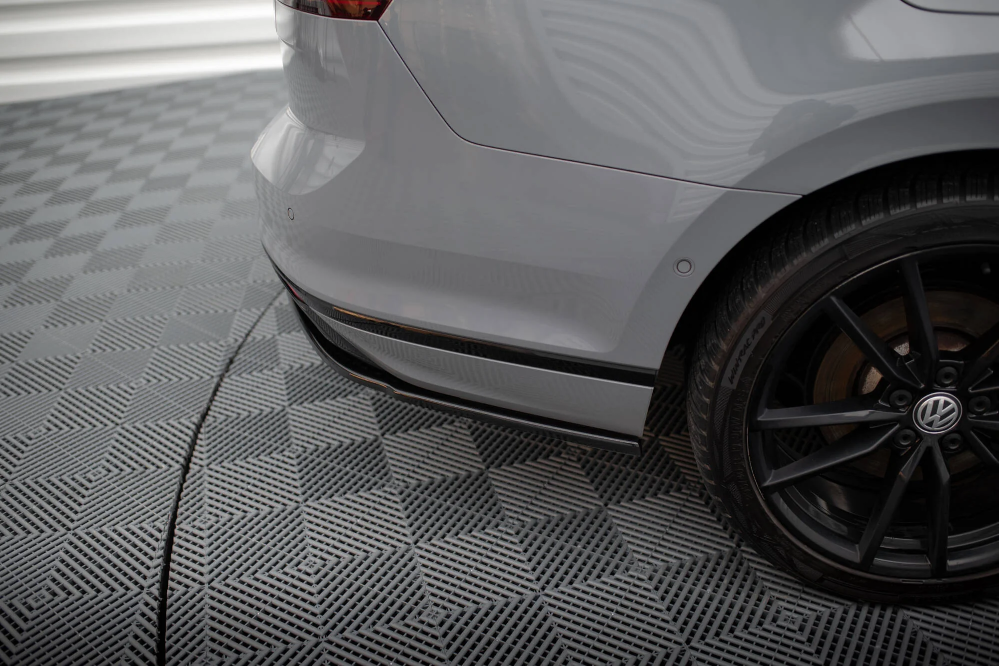 Splittery Tylne Boczne Volkswagen Passat R-Line B8 Facelift - Image 3
