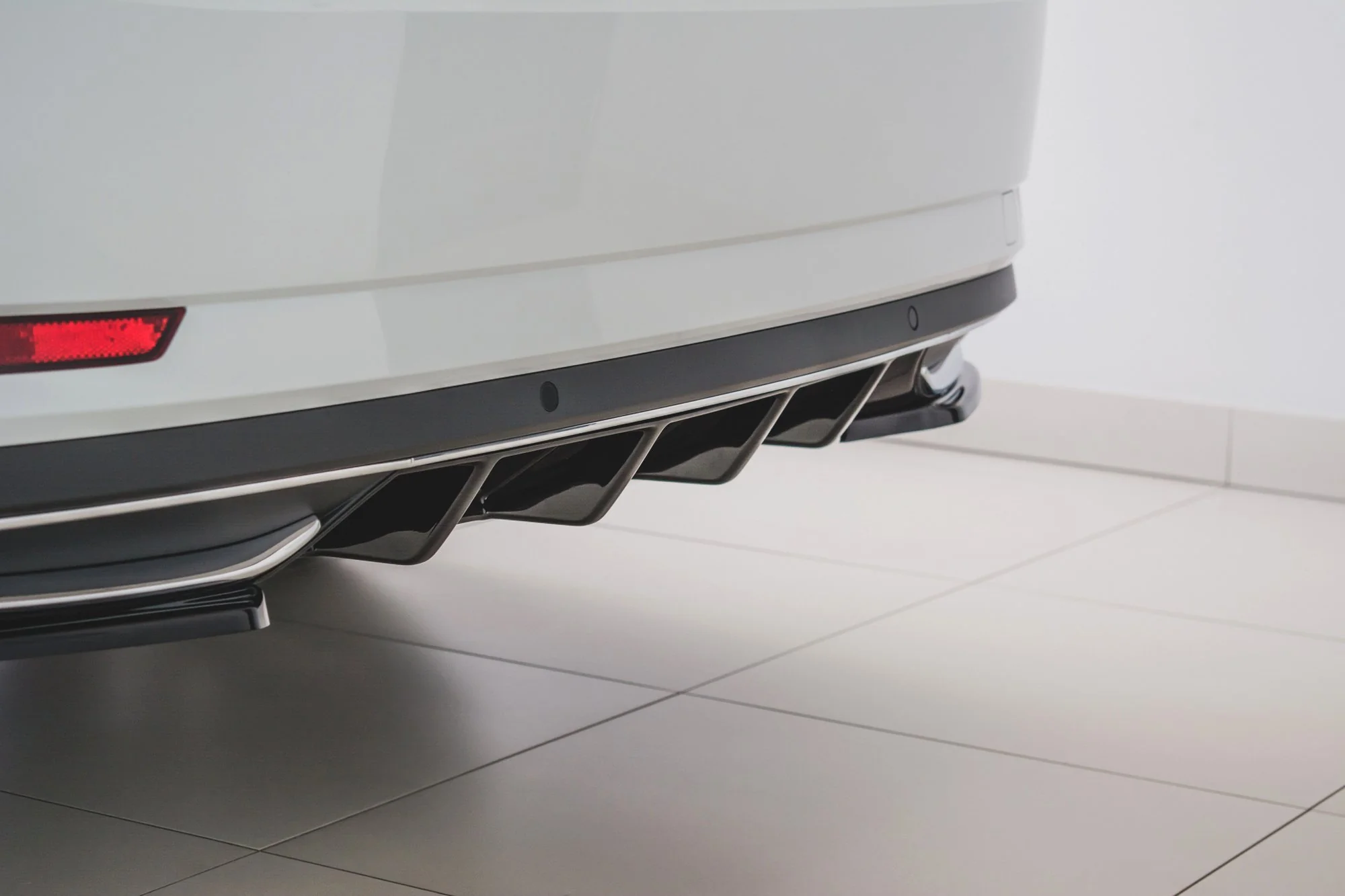 Tylna Dokładka Skoda Superb Liftback / Combi Mk3 FL - Image 3