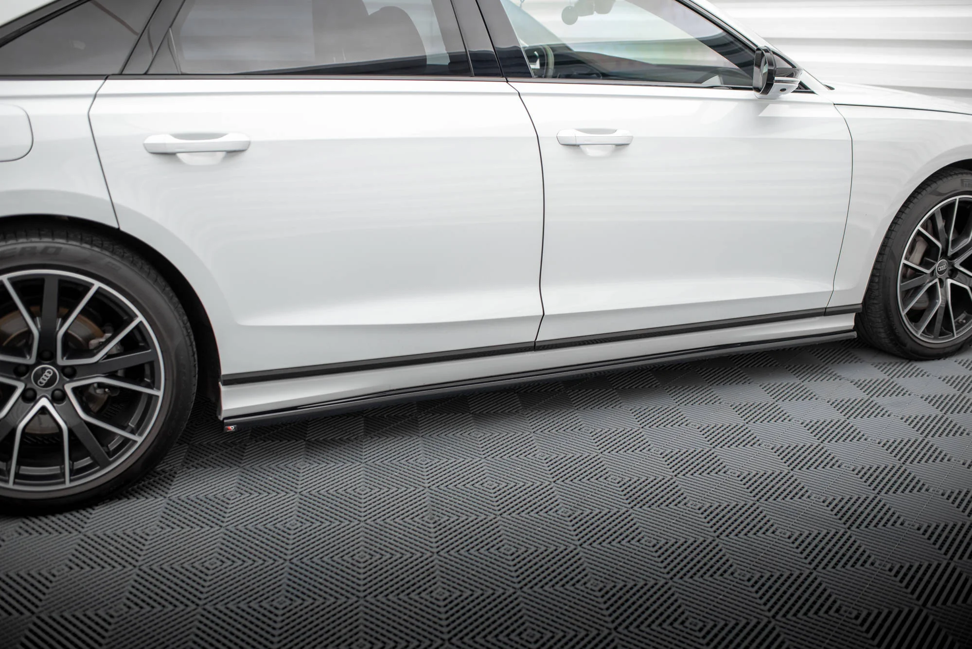 Zestaw Splitterów Audi A8 S-Line D5 - Image 6