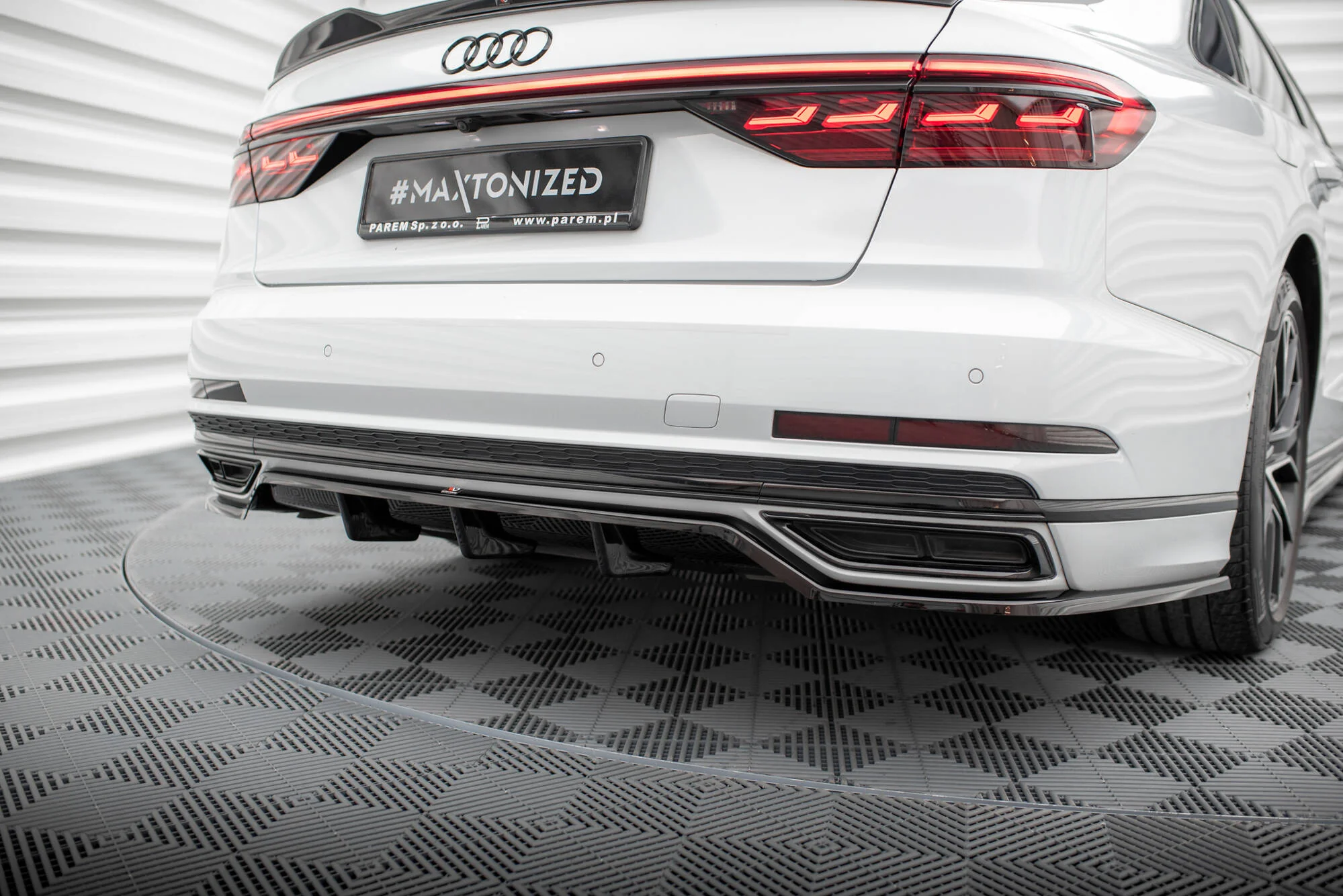 Zestaw Splitterów Audi A8 S-Line D5 - Image 7