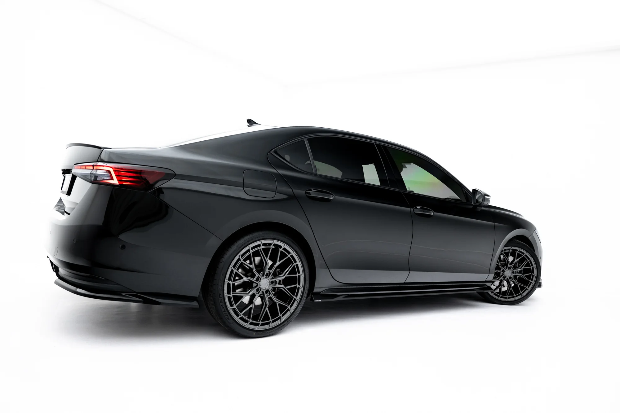 Zestaw Splitterów V.2 Skoda Superb Sportline Mk4 - Image 11