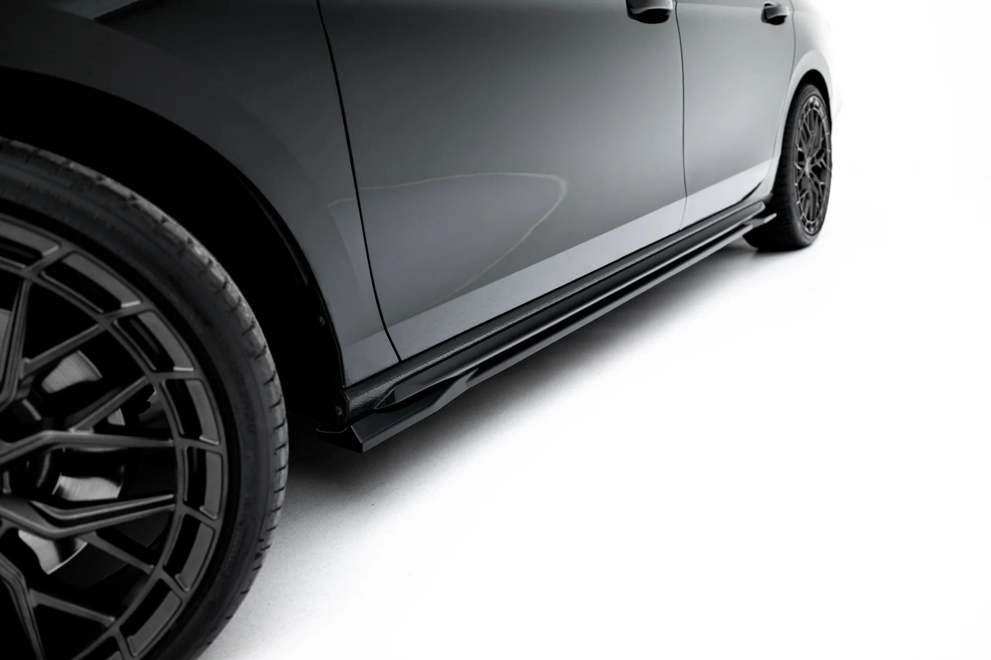 Zestaw Splitterów V.2 Skoda Superb Sportline Mk4 - Image 9